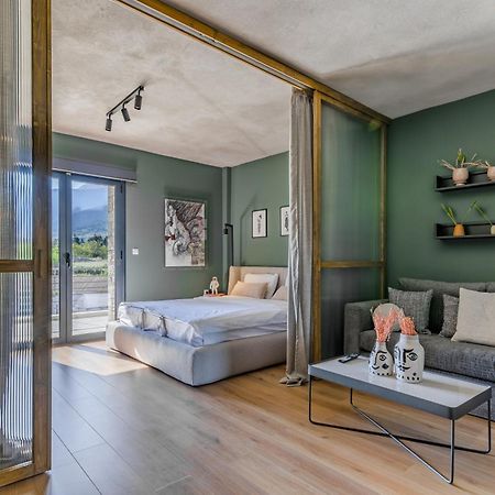 Oniropetra Boutique Hotel Karpenísion エクステリア 写真