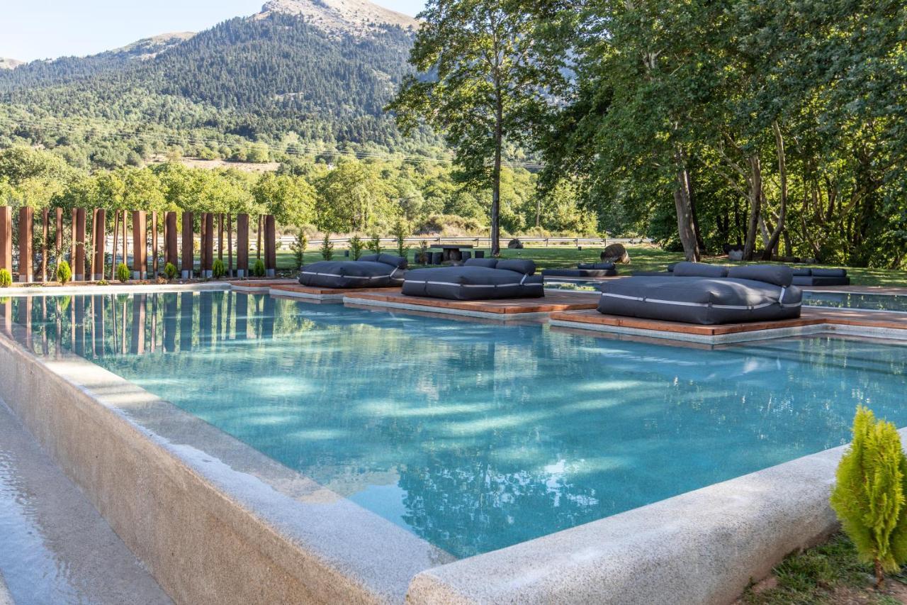 Oniropetra Boutique Hotel Karpenísion エクステリア 写真