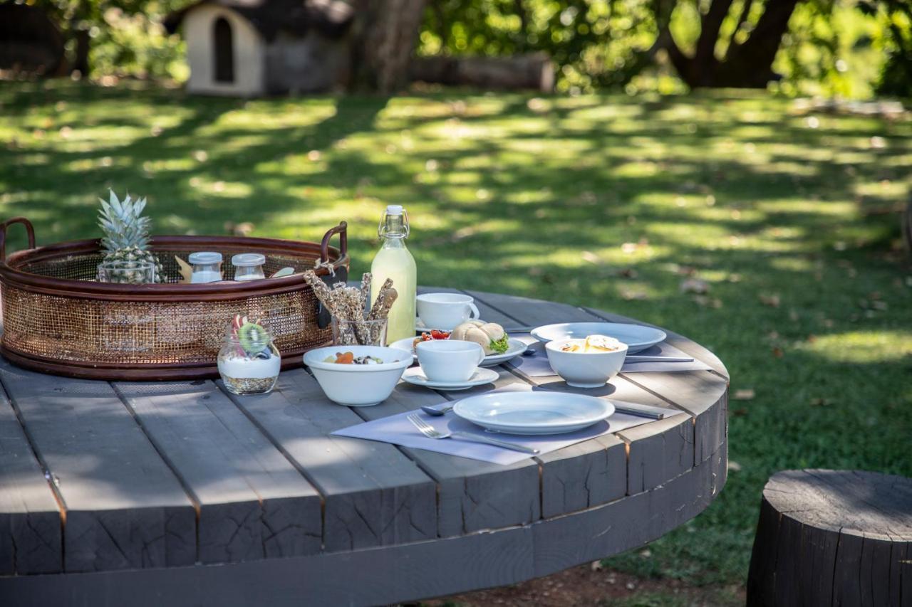 Oniropetra Boutique Hotel Karpenísion エクステリア 写真