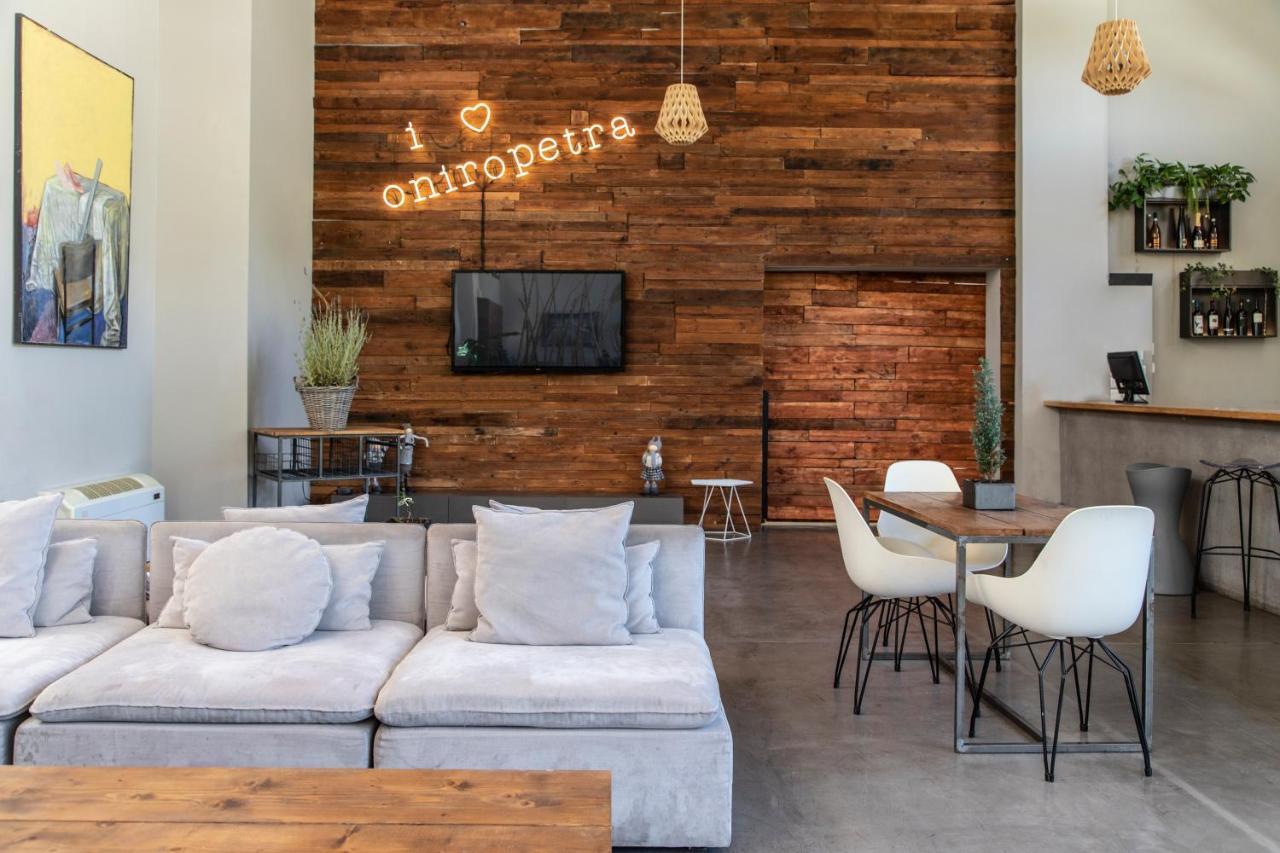 Oniropetra Boutique Hotel Karpenísion エクステリア 写真