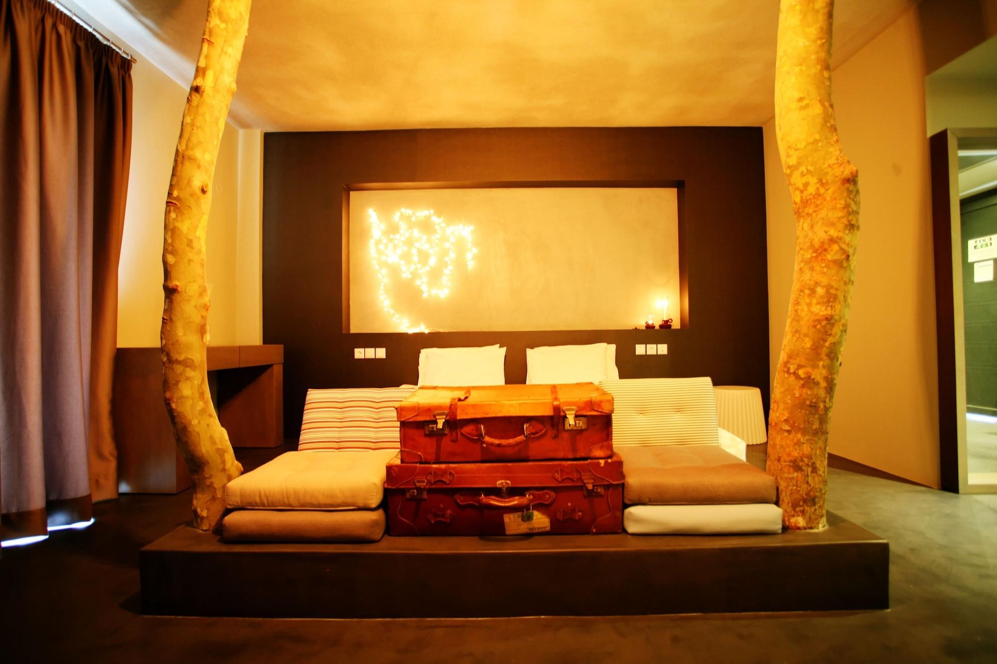 Oniropetra Boutique Hotel Karpenísion エクステリア 写真