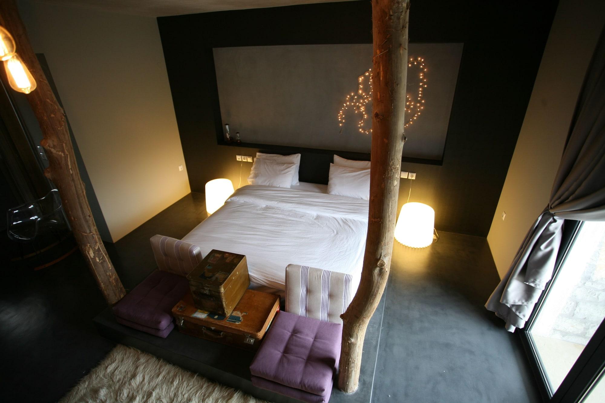 Oniropetra Boutique Hotel Karpenísion エクステリア 写真