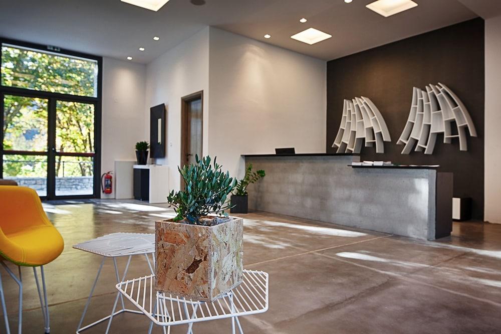 Oniropetra Boutique Hotel Karpenísion エクステリア 写真