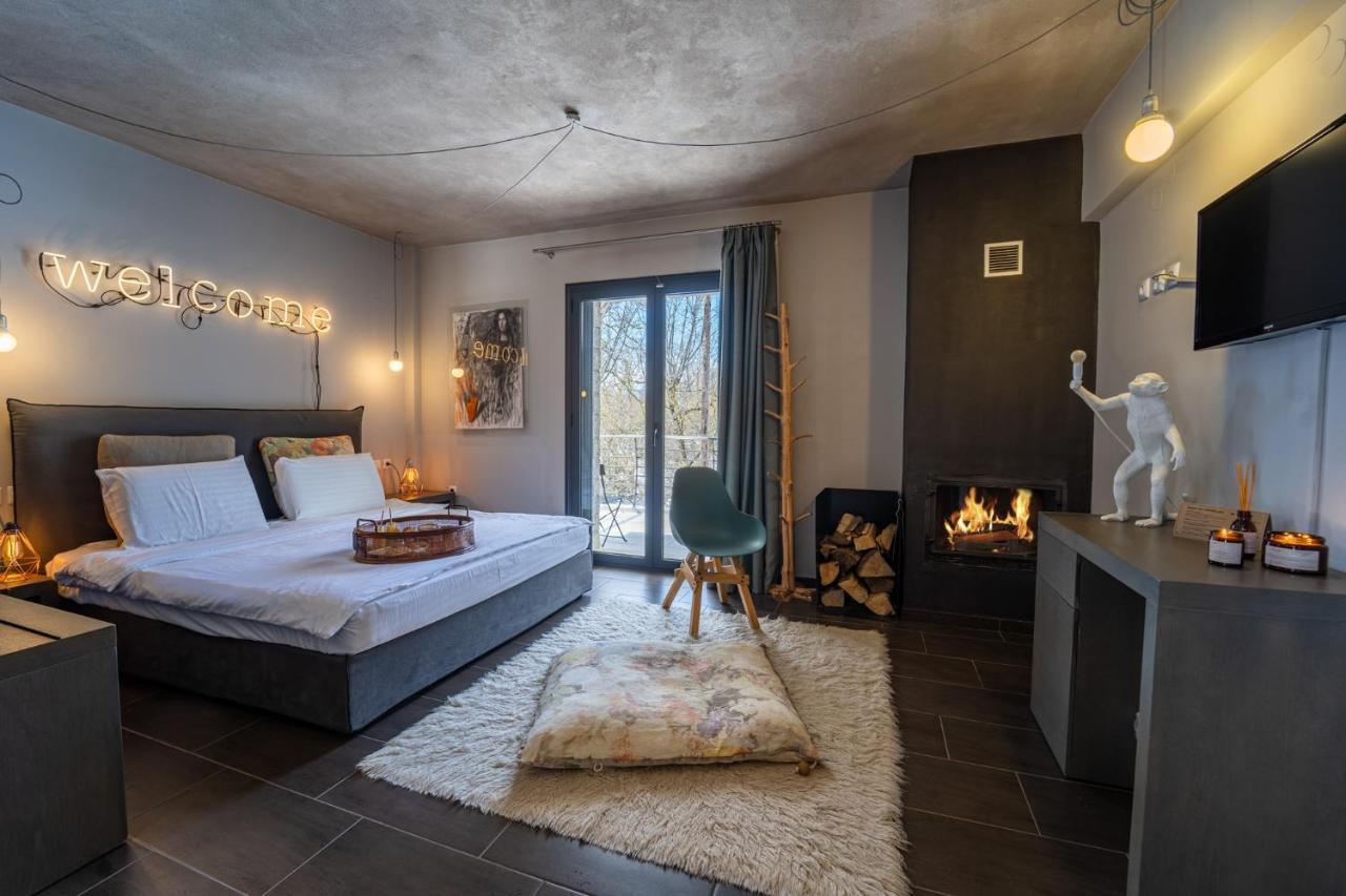 Oniropetra Boutique Hotel Karpenísion エクステリア 写真