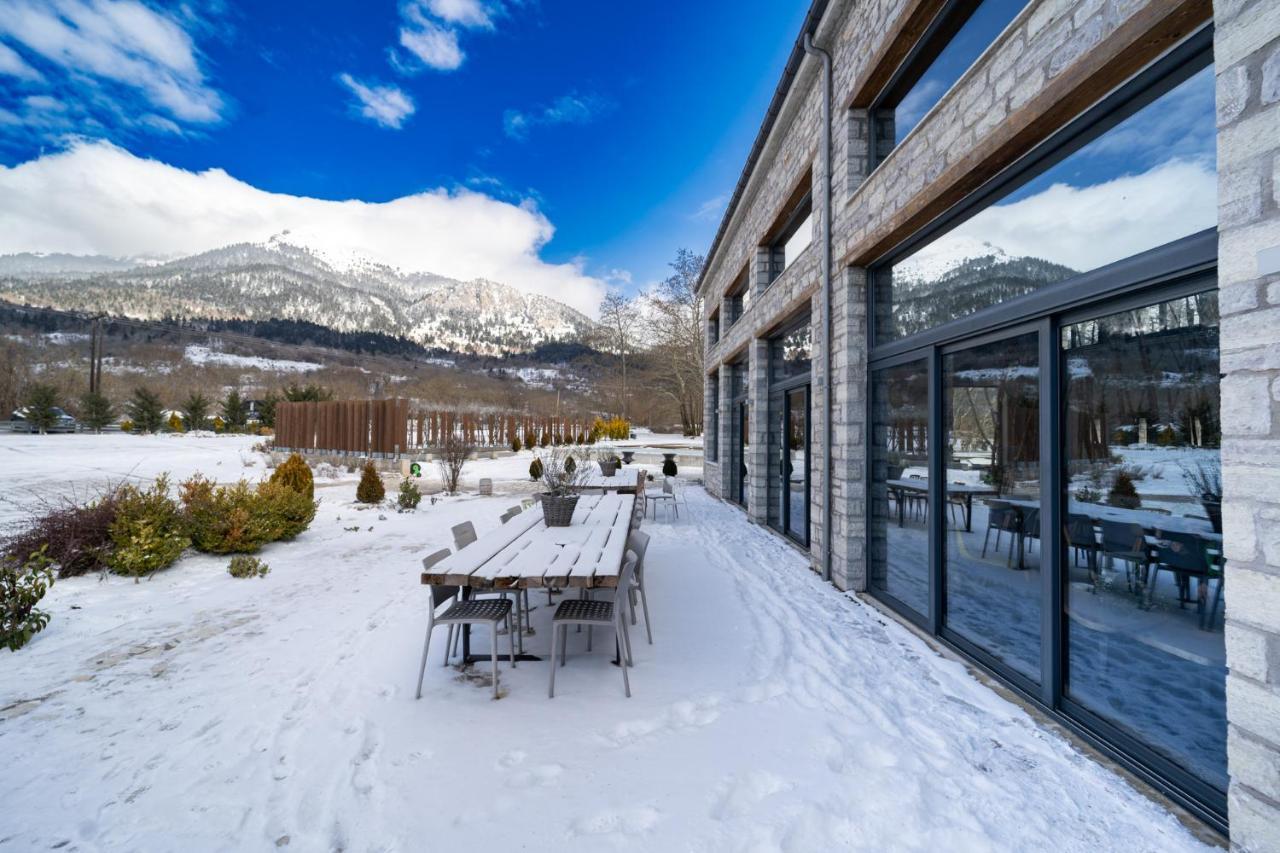 Oniropetra Boutique Hotel Karpenísion エクステリア 写真