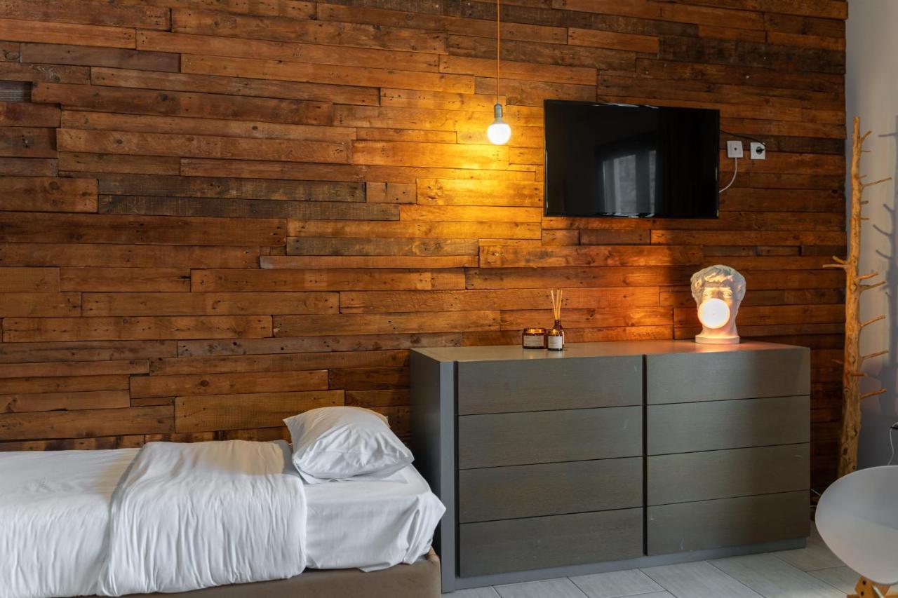 Oniropetra Boutique Hotel Karpenísion エクステリア 写真