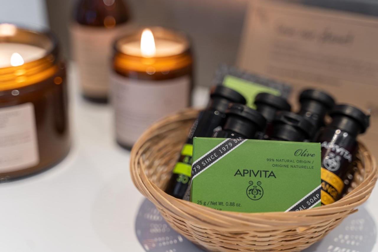 Oniropetra Boutique Hotel Karpenísion エクステリア 写真