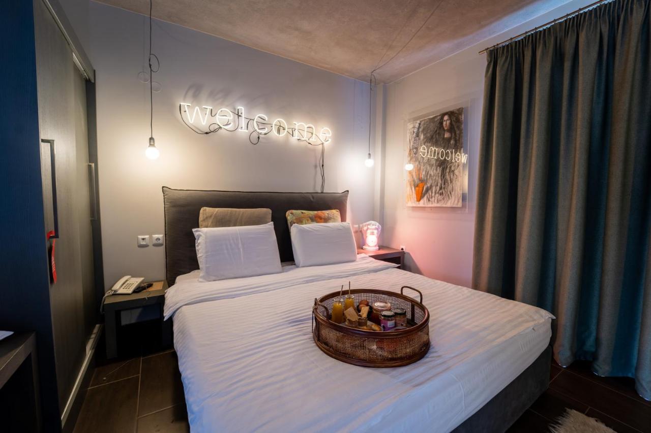 Oniropetra Boutique Hotel Karpenísion エクステリア 写真