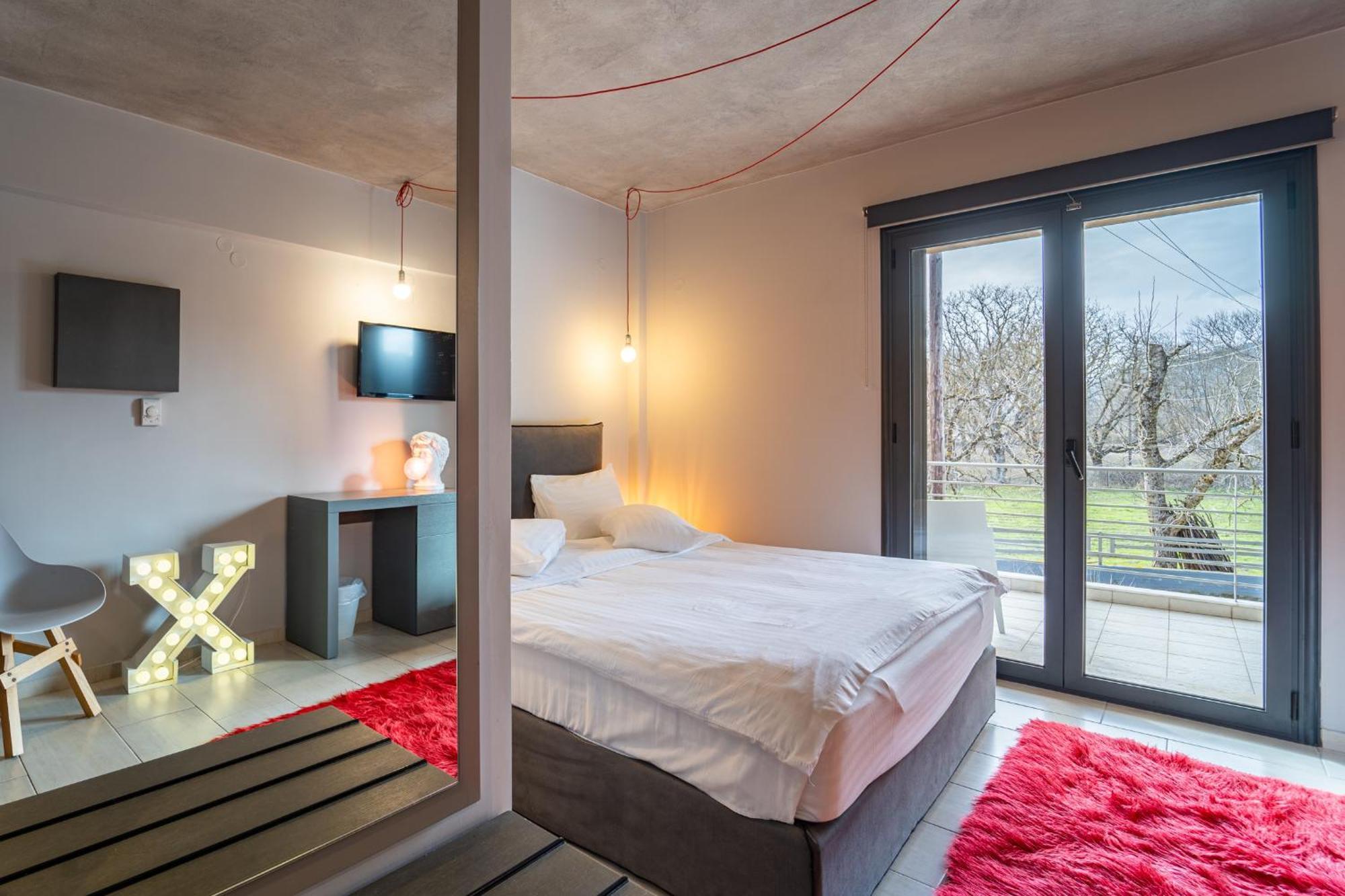 Oniropetra Boutique Hotel Karpenísion エクステリア 写真
