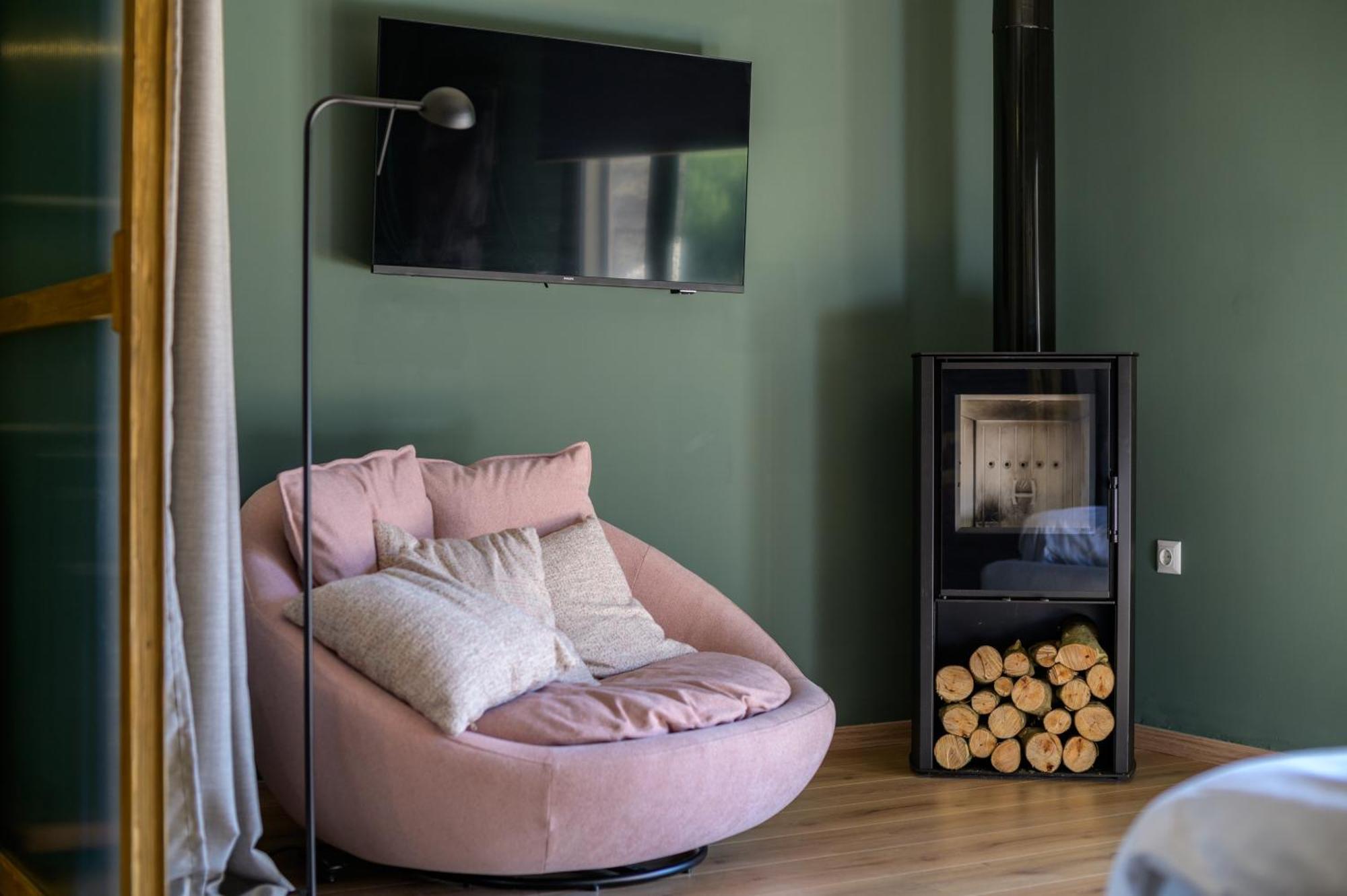 Oniropetra Boutique Hotel Karpenísion エクステリア 写真