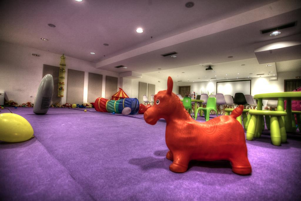 Oniropetra Boutique Hotel Karpenísion エクステリア 写真