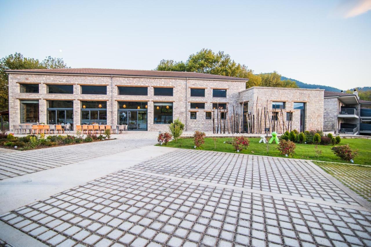 Oniropetra Boutique Hotel Karpenísion エクステリア 写真